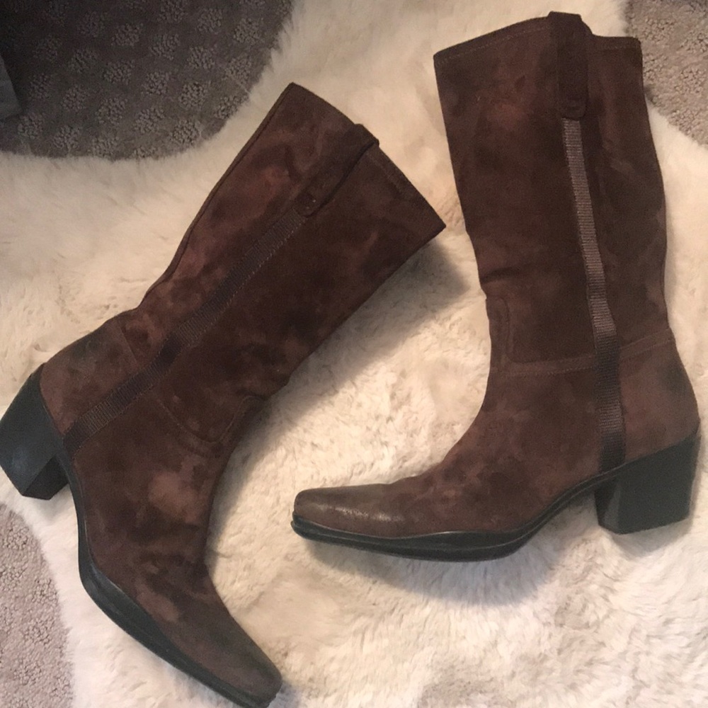 Like new distressed Prada boots❤️❤️